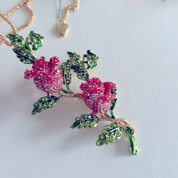 Betsey Johnson Style Necklace Crystal Roses Pendant Chain - Picture 8 of 13